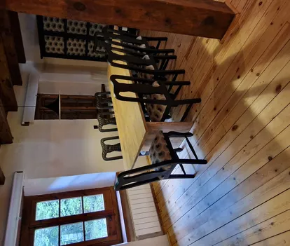 Cuidado y barnizado de escaleras y estructuras de madera en Naut Arán