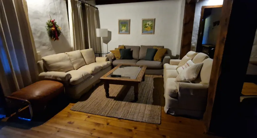 Puesta a punto y preparación del salón antes de la llegada del cliente a Baqueira